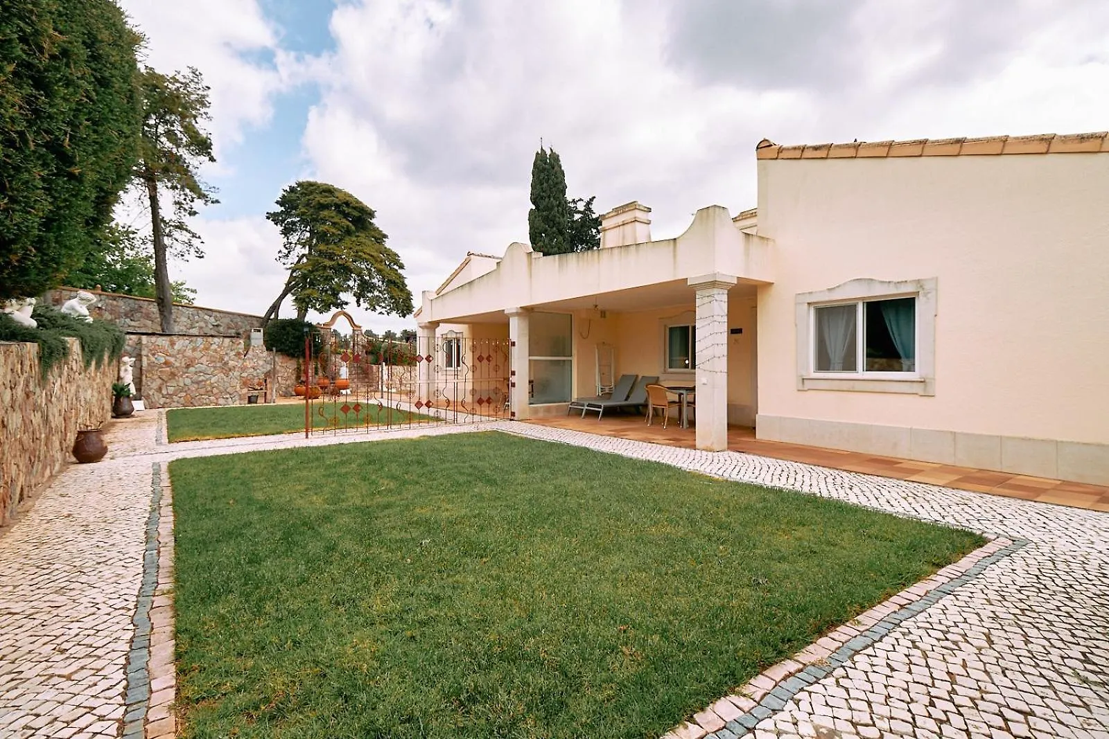 Affittacamere Quinta Dos Vales Wine Estate Estômbar Portogallo